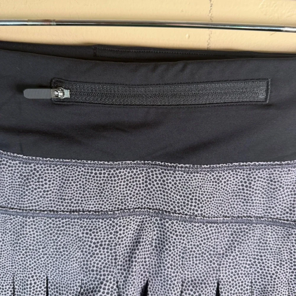 Lululemon Circuit Breaker Skirt II Women 6 Gray Dotted Pleated Tennis Pickleball